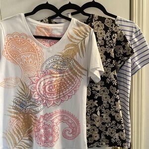Bundle (3)Laura Scott White V-Neck Tee with Pink & Gold Paisley Motif